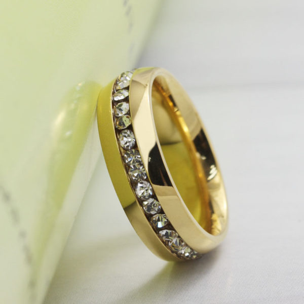 anillo color oro con diamantes original